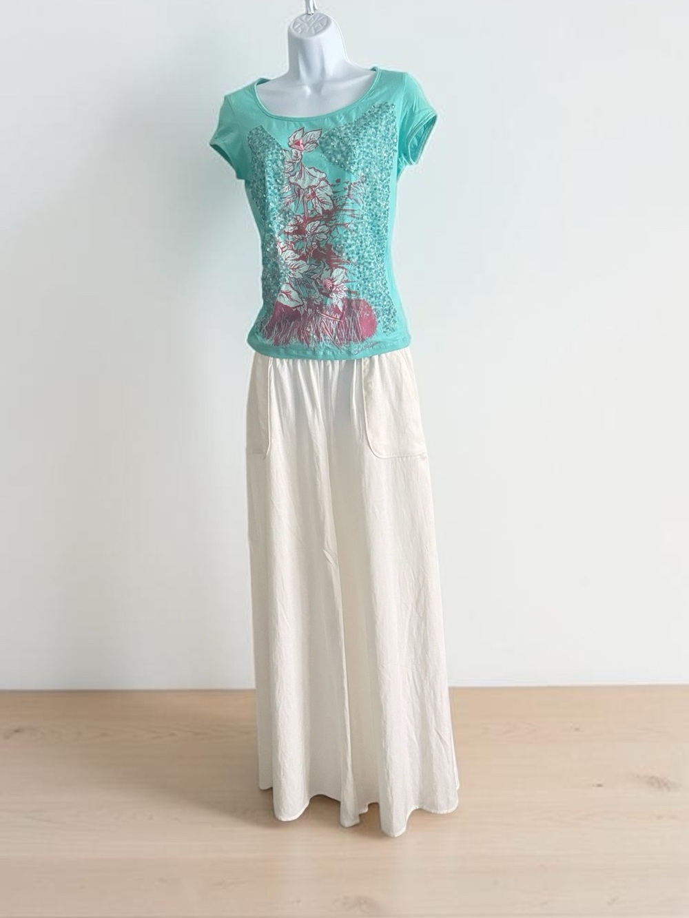 Save the queen Floral Scoop Neck Women's Top in Teal - Picture 5 of 6